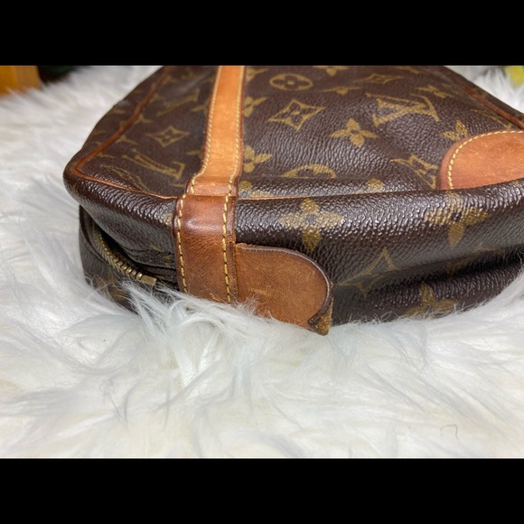 Louis Vuitton - Picture 3 of 8